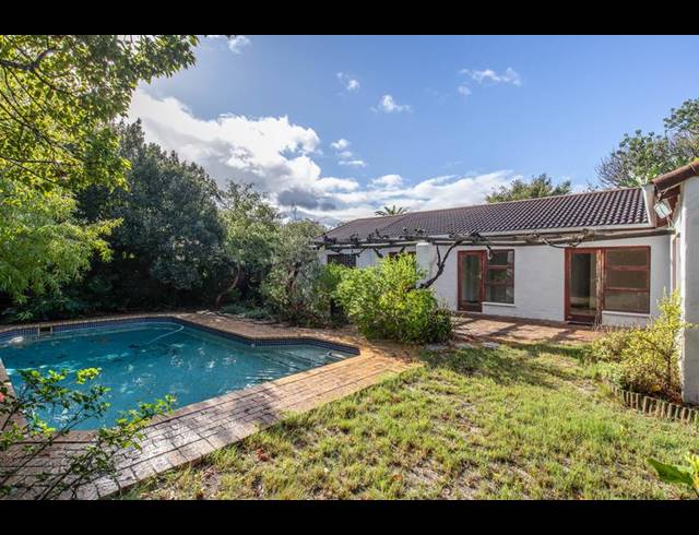 4 BEDROOM PROPERTY TO RENT IN CONSTANTIA